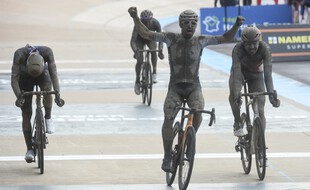 Sonny Colbrelli, vainqueur au sprint d'un Paris-Roubaix mémorable.