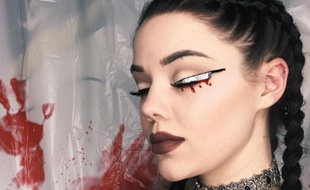 Mademoiselle, je crois que vous avez un couteau dans l'oeil. Ah, bon, 'est Halloween...