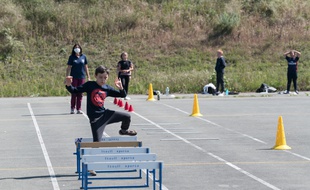 Des élèves lors d'une activité sportive le 18 mai 2020 à Pacy-sur-Eure.