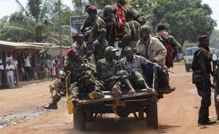 Rebelles de la Séléka circulant en Centrafrique