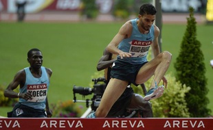 L'athlète français Mahiedine Mekhissi, lors de son record d'Europe du 3000m steeple, le 6 juillet 2013 au Meeting Areva au stade de France à Saint-Denis.