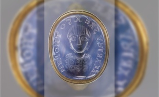 Le sceau en saphir du roi wisigoth Alaric II date du IVe siècle, sa monture en or du XVIe.