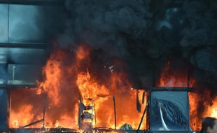 Un bâtiment officiel incendié le 13 octobre 2014 à Chilpancingo par des manifestants