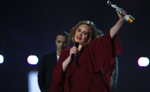 Adele lors des Brit Awards à Londres le 24 février 2016