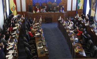 Le sénat bolivien approuve une loi pour la tenue de nouvelles élections, à La Paz, le 23 novembre 2019.