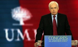 L'UMP a désapprouvé lundi la proposition de Pierre Méhaignerie relative à une "contribution exceptionnelle" des très hauts revenus à l'effort national, la jugeant "anti-économique".
