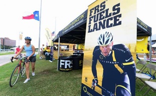 Lance Armstrong, cerné par les autorités antidopage, fait dimanche à Austin (Texas) ce qui est peut-être sa dernière apparition publique en tant que septuple vainqueur du Tour de France, au milieu de 4.000 cyclistes amateurs réunis par la fondation Livestrong.