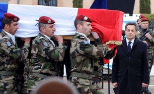 Près de trois Français sur quatre - 74% - estiment que Nicolas Sarkozy a eu l'attitude qui convient face aux drames de Toulouse et Montauban, 56% portant le même jugement sur François Hollande, selon un sondage TNS Sofres pour i-Télé publié vendredi.