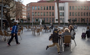 Les terrasses de restaurants ont rouverts en Espagne (ici à Guadalajara) le 12 février 2021