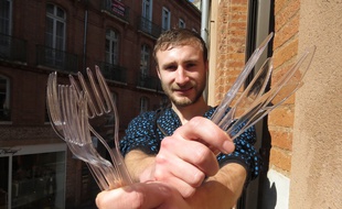 Lancement du site de social dining CoTable.fr par deux Toulousains, Pierre Georges (sur la photo) et Federico Cadrini.