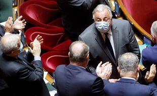 Gérard Larcher applaudi après sa réélection à la tête du Sénat, le 1er octobre 2020.