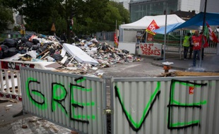 Blocage et grève contre la loi Travail sur le site de traitement de déchets d'Ivry-sur-Seine, le 8 juin 2016