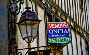 Appartement à vendre dans un immeuble ancien du centre historique du Mans en mai 2011.