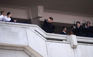 Le numéro un nord-coréen, Kim Jong-Un, a affirmé dimanche que la Corée du Nord ne serait plus jamais menacée par l'arme atomique, lors de son premier discours public à l'adresse de la Nation, deux jours après le tir manqué d'une fusée soupçonnée par les Etats-Unis d'être un missile balistique