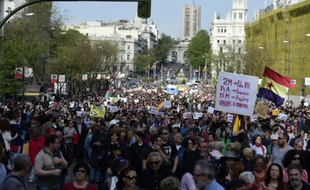 Marche à l'occasion du cinquième anniversaire des "Indignés", mouvement né à Madrid pour dénoncer une classe politique coupée des réalités du pays, à Madrid, le 15 mai 2016