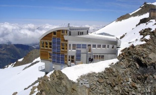 Le refuge de Tête Rousse, à 3 167 mètres d'altitude, dans le massif du Mont-Blanc.