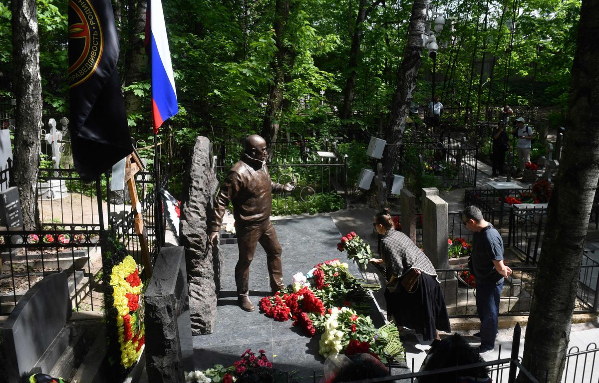 Guerre en Ukraine : Une statue de Prigojine, ancien chef du groupe Wagner, dévoilée sur sa tombe...