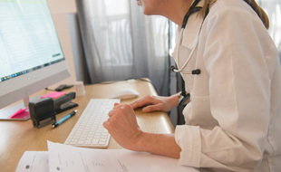 Une téléconsultation médicale pendant le premier confinement (illustration).
