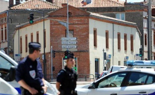 Des policiers patrouillent à Toulouse
