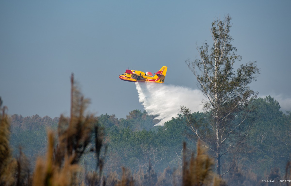 A fire covers at least 400 hectares, a village evacuated