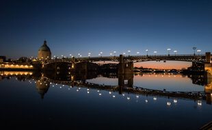 Une vue de Toulouse by night. Illustration.