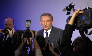 Le président du MoDem, Francois Bayrou, lors de la conférence de presse où il a annoncé sa candidature à l'élection présidentielle de 2012, à la Maison de la Chimie à Paris, le 7 décembre 2011.