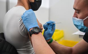 Un centre de vaccination à Nanterre, aux portes de Paris, le 3 mai.