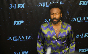 Le rappeur Childish Gambino, connu au cinéma sous son vrai nom Donald Glover
