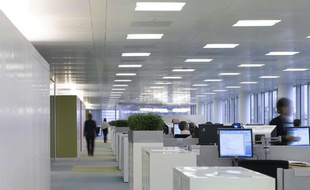 Bureaux en open-space à Londres.
