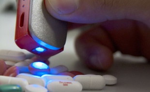 Une société israélienne a développé Scio , un scanner de poche capable d'analyser la structure moléculaire de n'importe qu'elle substance