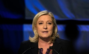 Marine Le Pen après l'annonce des résultats, à Hénin-Beaumont le 13 décembre 2015