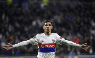 Houssem Aouar célèbre ici son but contre Everton (3-0), lors du dernier match de Ligue Europa de l'OL la semaine passée. JEFF PACHOUD