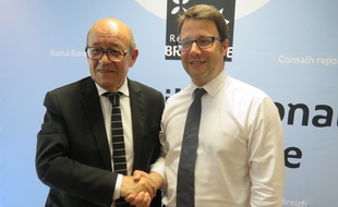 Jean-Yves Le Drian et Loïg Chesnais-Girard, son probable successeur à la tête de la région Bretagne.