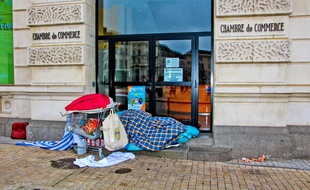 A Paris, près de 500 enfants dorment dans les rues