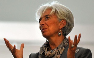 Le FMI estime que l'Espagne devrait "ralentir" le rythme de l'assainissemnent de ses finances publiques, a estimé lundi sa directrice générale, Christine Lagarde, tout en rappelant que le pays n'était pas sous assistance financière du Fonds.