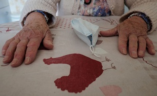 Une grande partie des pensionnaires et des membres du personnel de l'Ehpad de Séverac-d'Aveyron a été touchée par le Covid-19. Illustration.
