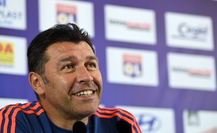 Lyon's French coach Hubert Fournier smiles during a press conference before a training session on June 30, 2015 in Lyon. AFP PHOTO/PHILIPPE DESMAZES