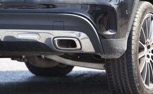 La voiture à moteur thermiqu, plus c'est gros, et plus ça pollue.