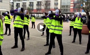 Les salariés de Galderma défendent leurs emplois.