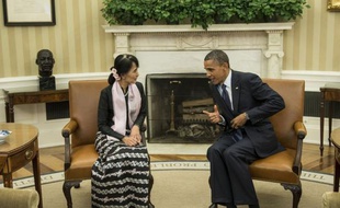 Washington a déroulé mercredi le tapis rouge pour la Birmane Aung San Suu Kyi en lui remettant la prestigieuse médaille d'or du Congrès, avant une rencontre avec le président Barack Obama dont l'administration a levé les sanctions contre le président birman.