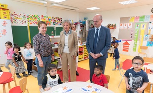 Visite de Jean-Michel Blanquer et Sophie Cluzel dans une école.