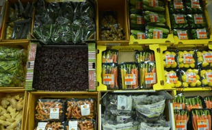 Une étale de fruits et légumes au marché de Rungis, en périphérie de Paris, le 11 décembre 2015
