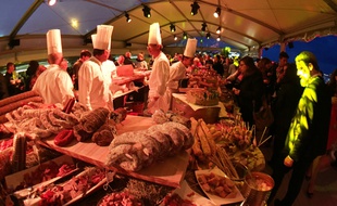 Les gargantuesques buffets, sur la plage du Majestic
