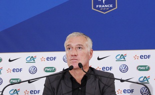 Le sélectionneur de l'équipe de France Didier Deschamps en conférence de presse, le 13 novembre 2014, à Rennes.