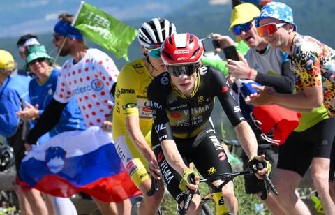 Vingegaard chute à cause d’un photographe après l’arrivée au Ventoux