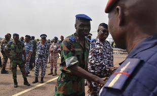 Le général Sekou Touré arrive à Bouaké le 13 janvier 2017 pendant les mutineries des soldats ivoiriens.