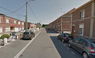 La rue de la République, à Roeulx, près de Valenciennes.