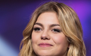 La chanteuse Louane fait partie des signataires.