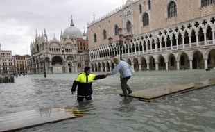 Les pieds dans l'eau à Venise.