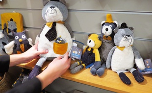 Peluches de la collection Les Moustaches, par Moulin Roty.